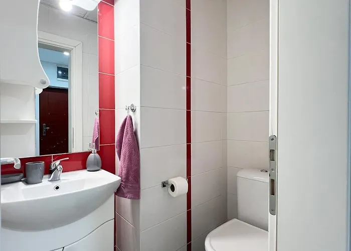 Comfy And Spacious In A Quiet Area Skopje